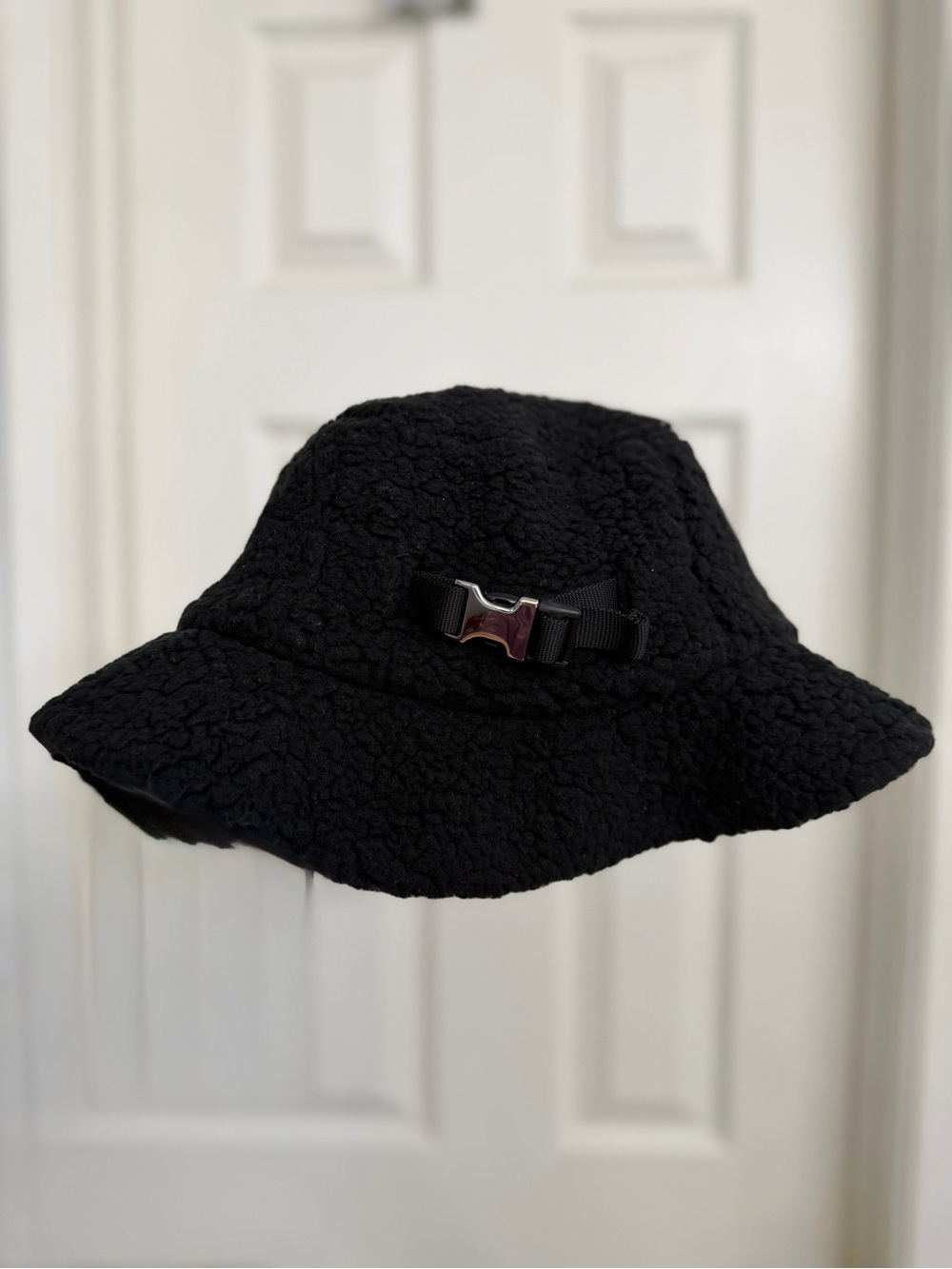 lululemon athletica Black Sherpa Bucket Hat with Buckle Detail